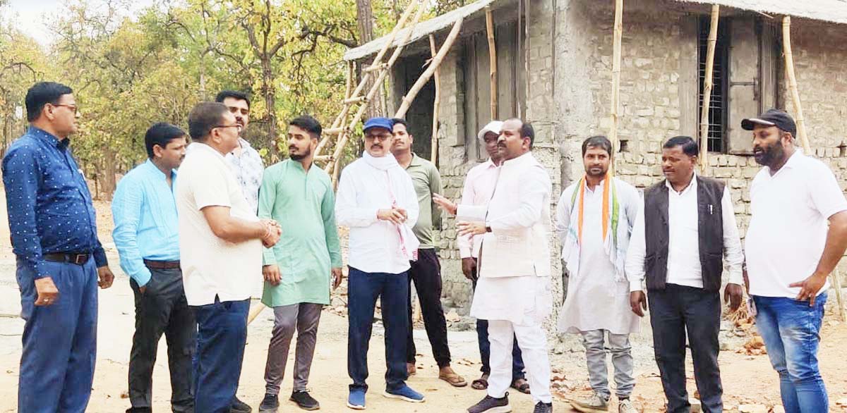 पर्यटन स्थल रमदहा में चल रहे विकास कार्यों का विधायक कमरो ने लिया जायजा