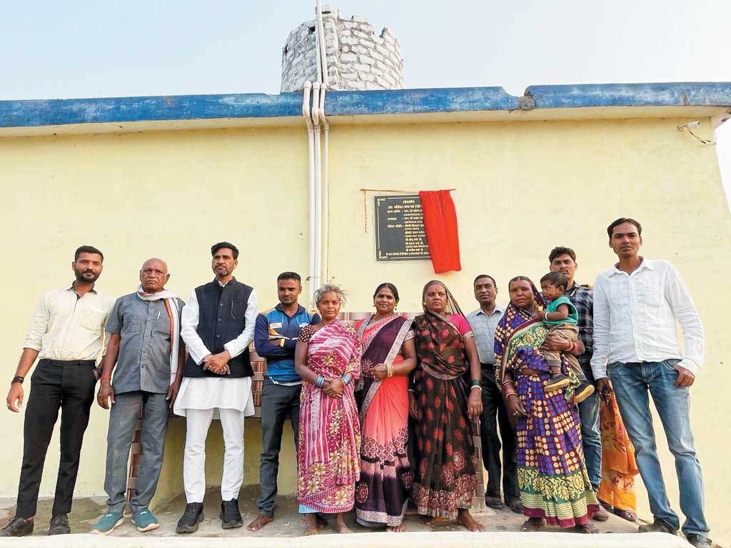 जिपं अध्यक्ष ने सबमर्सिबल पंप सह पानी टंकी निर्माण कार्य का किया अनावरण जिपं अध्यक्ष ने सबमर्सिबल पंप सह पानी टंकी निर्माण कार्य का किया अनावरण