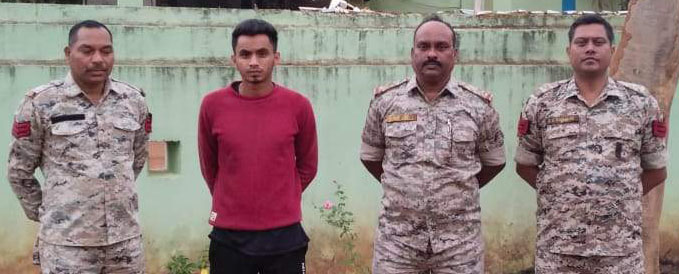 खाते से पौने 10 लाख का गबन, गिरफ्तार खाते से पौने 10 लाख का गबन, गिरफ्तार