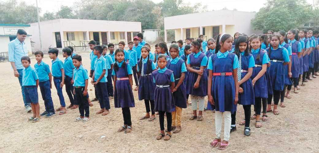 चपले स्कूल में रक्षा टीम ने चलाया जागरूकता अभियान