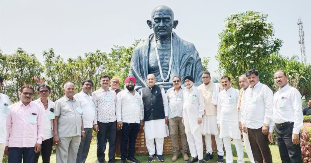 कांग्रेस कार्यकर्ता ने देखी विधानसभा की कार्रवाई कांग्रेस कार्यकर्ता ने देखी विधानसभा की कार्रवाई