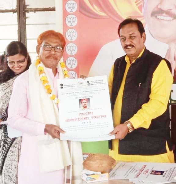 हर्ष कुमार ललित कला अकादमी से सम्मानित हर्ष कुमार ललित कला अकादमी से सम्मानित