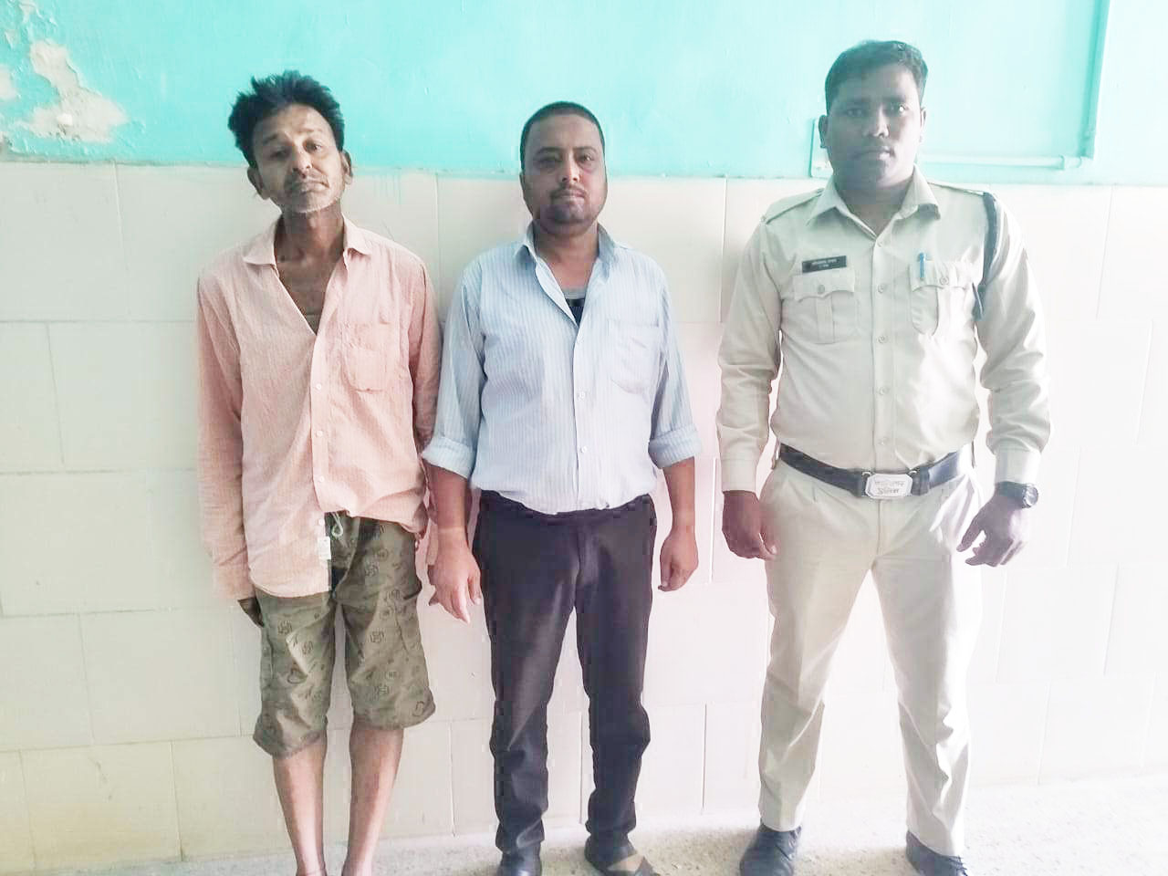 चोरी की 3 मोटसाइकिल के साथ 2 हिरासत में चोरी की 3 मोटसाइकिल के साथ 2 हिरासत में
