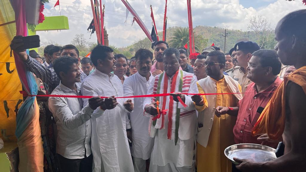 प्रभारी मंत्री लखमा ने किया इरपा में जलनी बुड़ी माता की नवनिर्मित गुड़ी का लोकार्पण