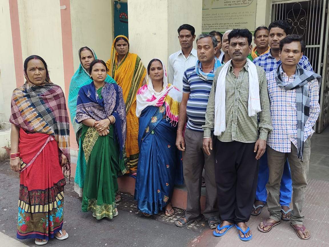 स्टेडियम कर्मियों ने प्रभारी के खिलाफ खोला मोर्चा