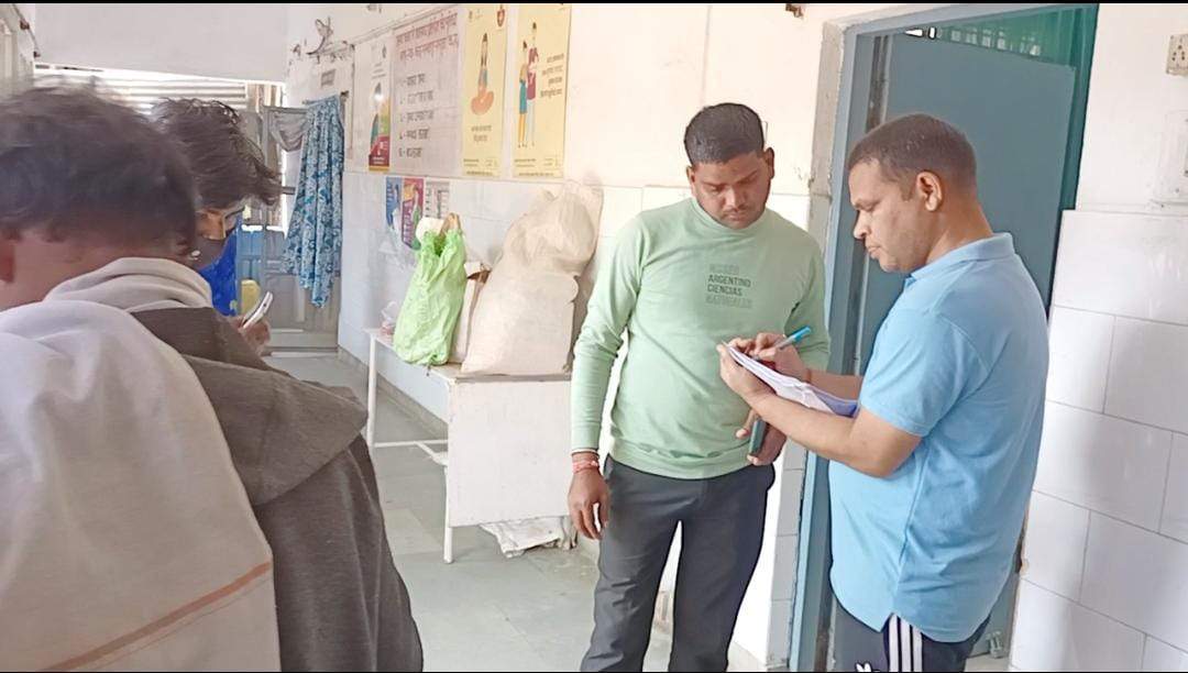 बल्ली लोड ट्रैक्टर-ट्रॉली पलटी, दबकर नबालिग की मौत