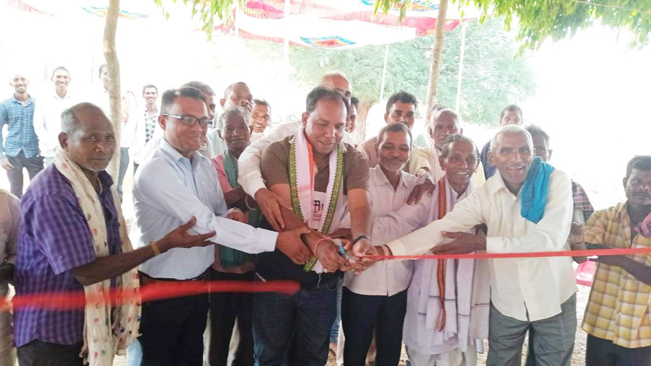 पैरीटोला में विधायक निधि से निर्मित भवन का लोकार्पण पैरीटोला में विधायक निधि से निर्मित भवन का लोकार्पण