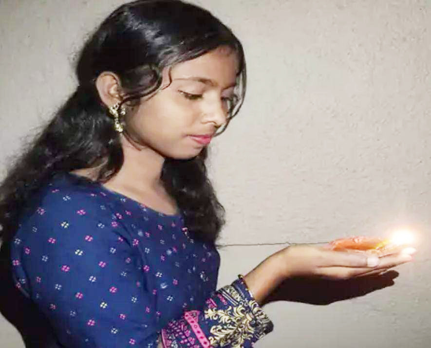 बिजली पोल की तार में करंट, एकलौती बेटी की मौत