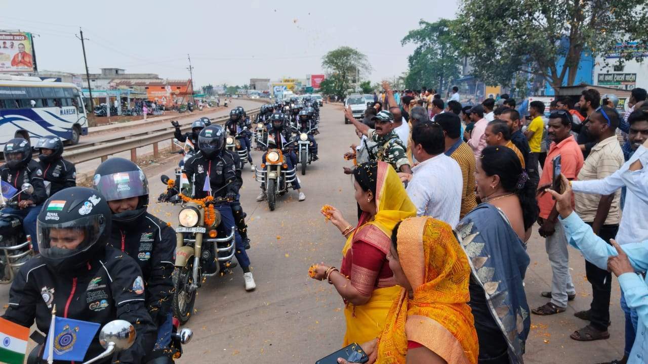 सीआरपीएफ महिला जवानों का कुरुद में स्वागत
