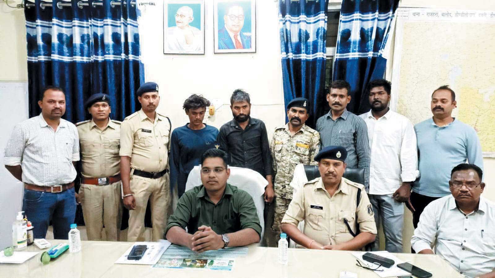 ट्रैक्टर चुराने वाले दो गिरफ्तार ट्रैक्टर चुराने वाले दो गिरफ्तार