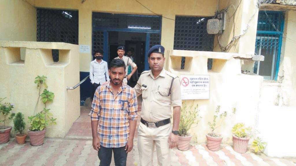 मोबाइल चोरी का आरोपी गिरफ्तार मोबाइल चोरी का आरोपी गिरफ्तार