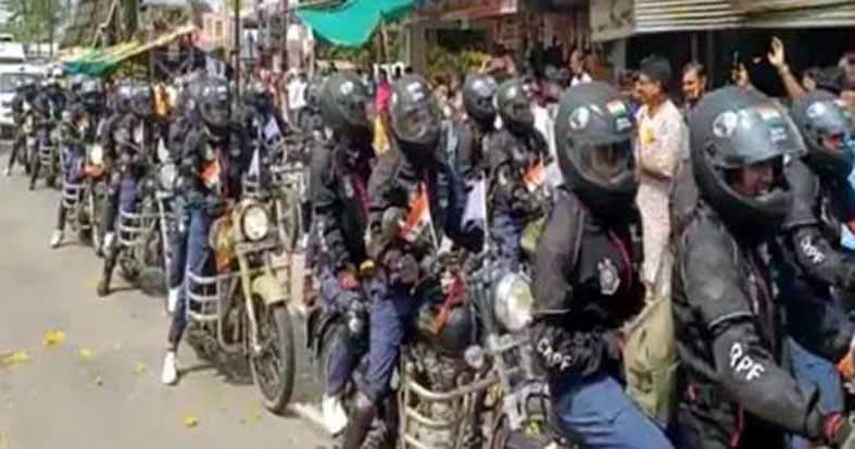 सीआरपीएफ की महिला बटालियन ‘डेयरडेविल्स’ का भव्य स्वागत सीआरपीएफ की महिला बटालियन ‘डेयरडेविल्स’ का भव्य स्वागत