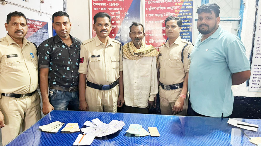 सरायपाली-बसना में सट्टा-पट्टी लिखते-खिलाते 5 आरोपी हिरासत में सरायपाली-बसना में सट्टा-पट्टी लिखते-खिलाते 5 आरोपी हिरासत में
