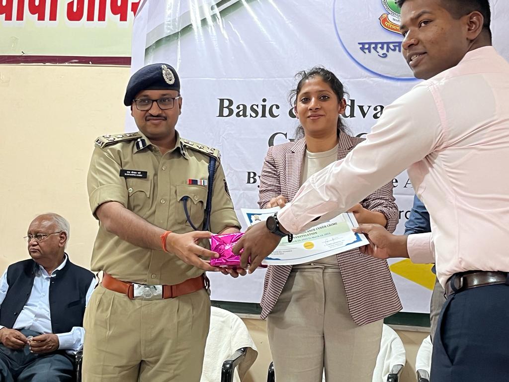10 दिवसीय साइबर क्राइम इन्वेस्टीगेशन प्रशिक्षण शिविर का समापन 10 दिवसीय साइबर क्राइम इन्वेस्टीगेशन प्रशिक्षण शिविर का समापन