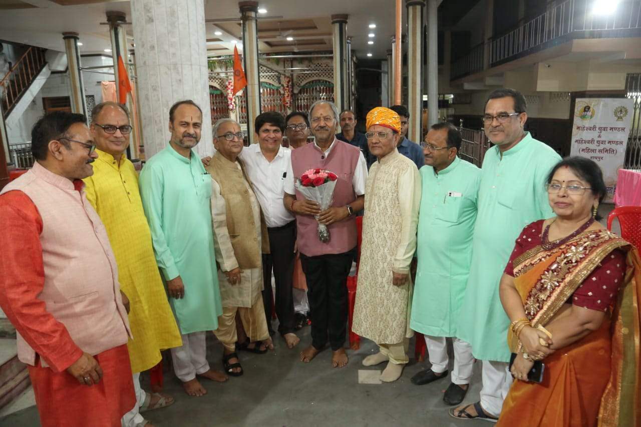 गोठ के प्रसाद में शामिल हुए बृजमोहन