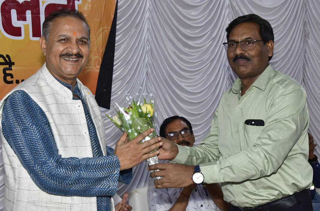 छग के औद्योगिक जिला कोरबा में लगा श्रमिक संगवारी चौपाल