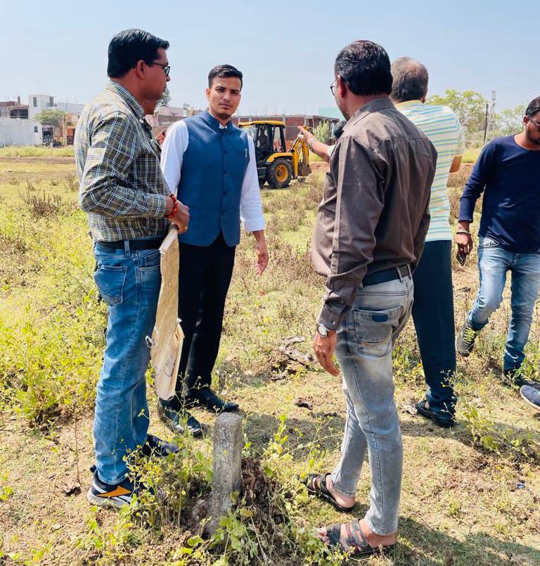 किसानों को गुमराह कर डेव्हलपर्स ने की अवैध प्लाटिंग किसानों को गुमराह कर डेव्हलपर्स ने की अवैध प्लाटिंग