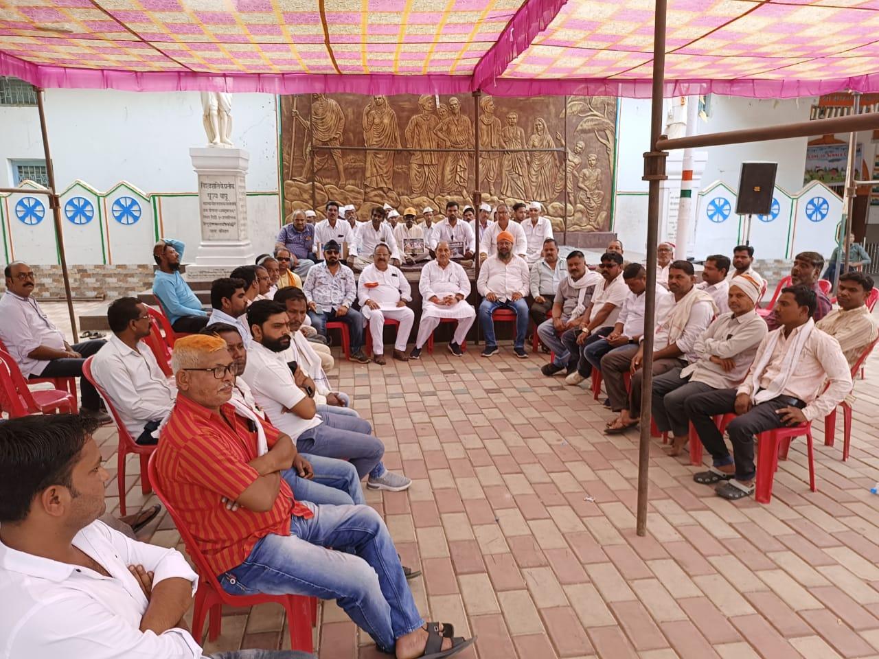 मोदी सरकार के खिलाफ विधायक धनेन्द्र साहू के नेतृत्व में कांग्रेस का सत्याग्रह मोदी सरकार के खिलाफ विधायक धनेन्द्र साहू के नेतृत्व में कांग्रेस का सत्याग्रह