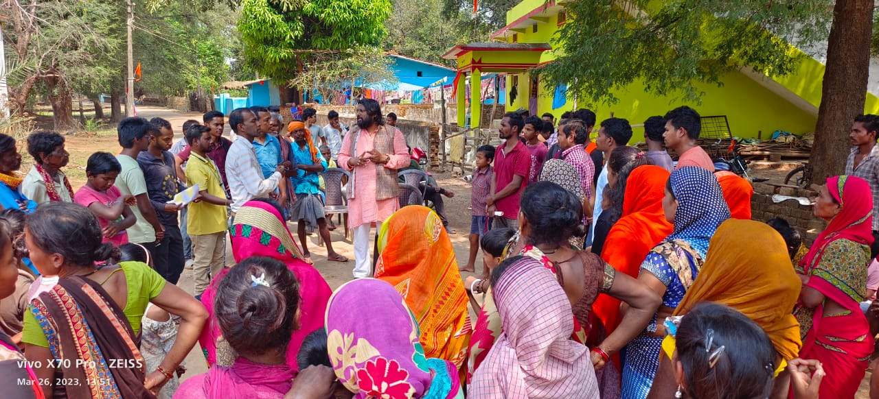 आसना आश्रित गांव छेपड़ागुड़ा बरसों बाद भी बुनियादी समस्याओं से जूझ रहा -नवनीत