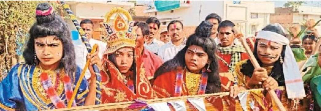 जयंती पर निषाद समाज ने निकाली झांकी, कराया गांव भ्रमण  