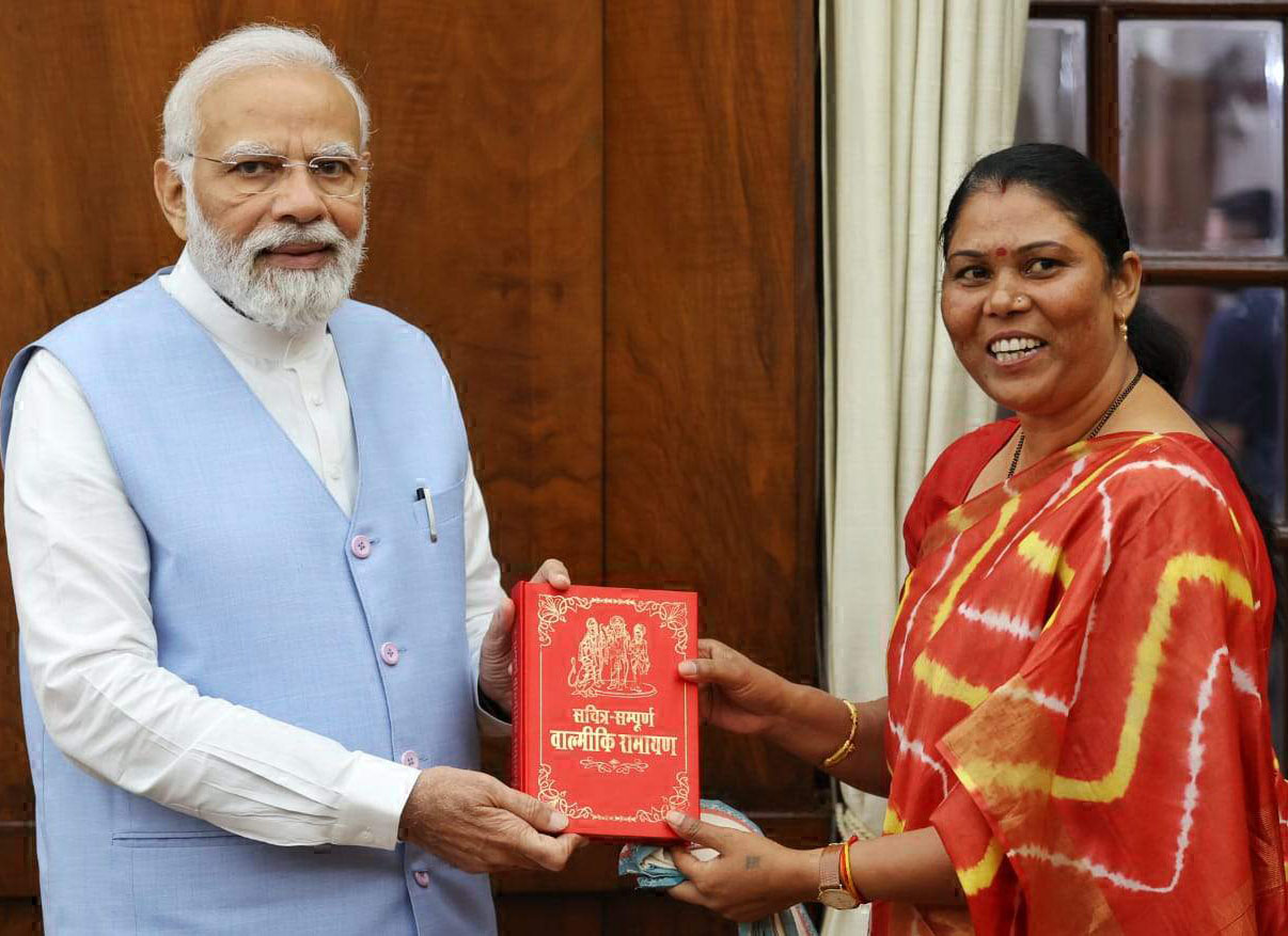 पीएम से मिली सांसद गोमती