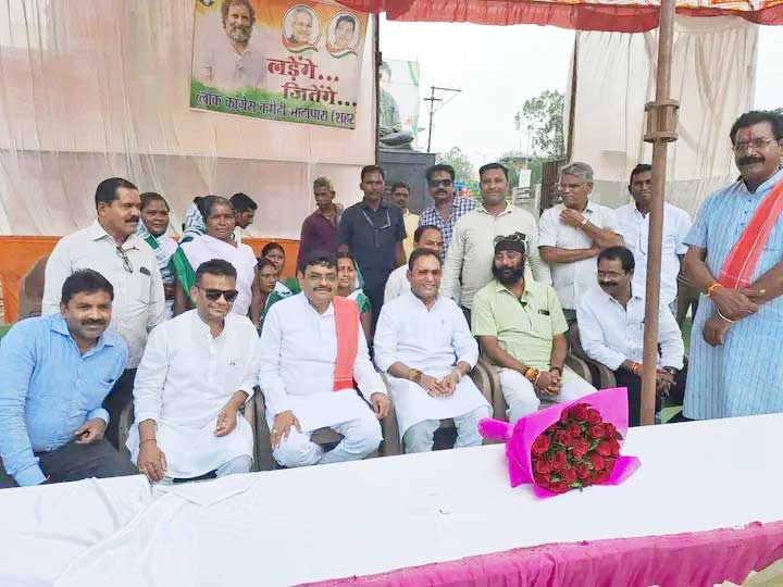 एक दिवसीय सत्याग्रह में शामिल हुए मंत्री गुरु रूद्र कुमार एक दिवसीय सत्याग्रह में शामिल हुए मंत्री गुरु रूद्र कुमार