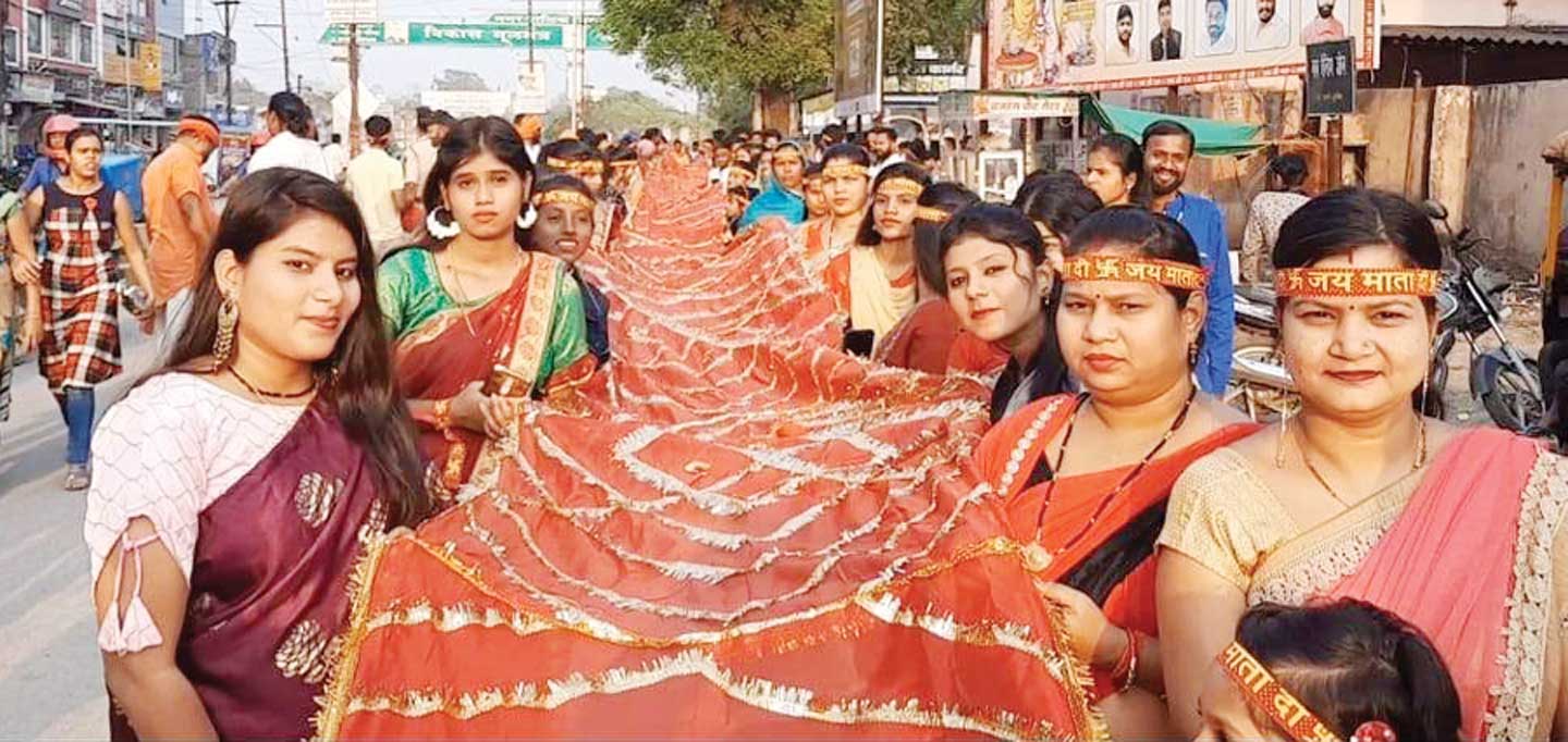 नवरात्रि पर शिव सेना ने निकाली चुनरी यात्रा