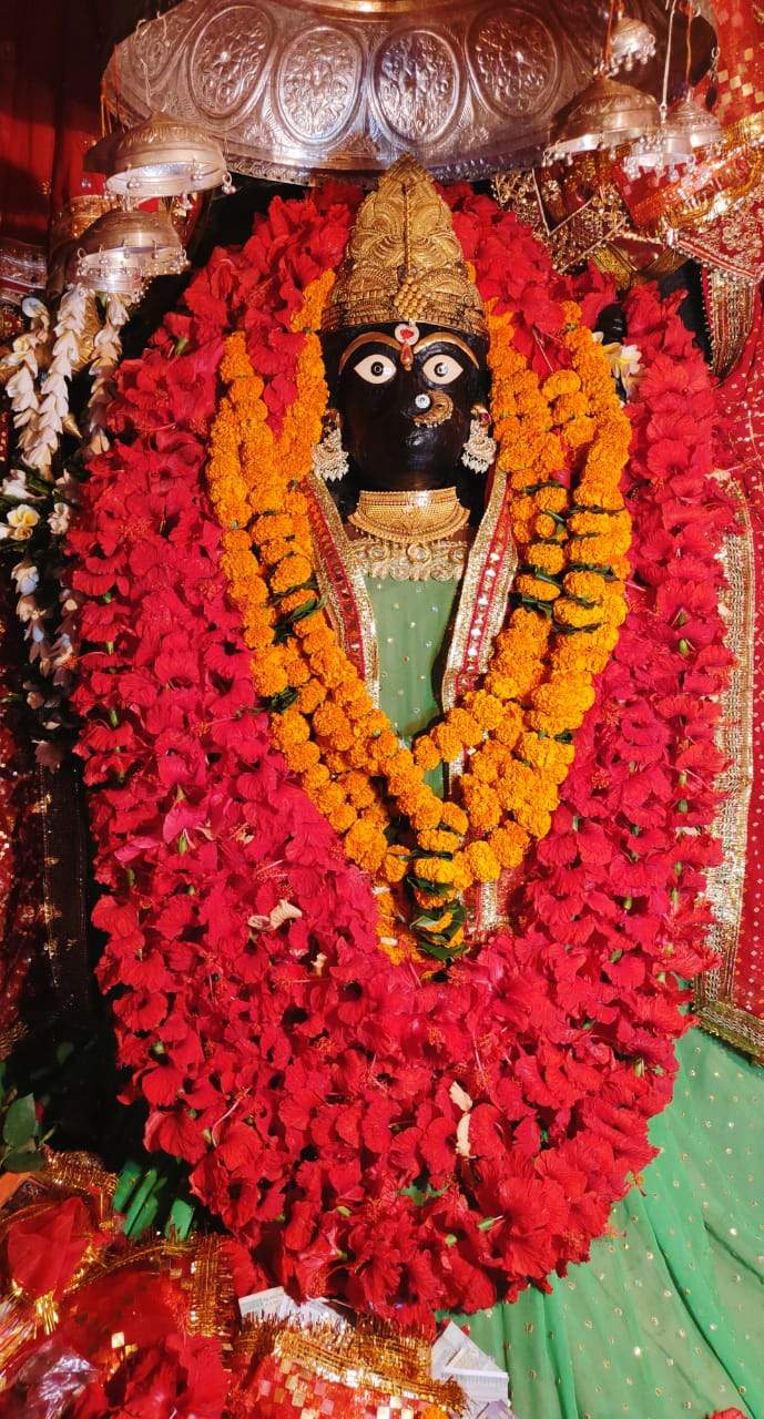 दंतेश्वरी दरबार में भक्तों का तांता