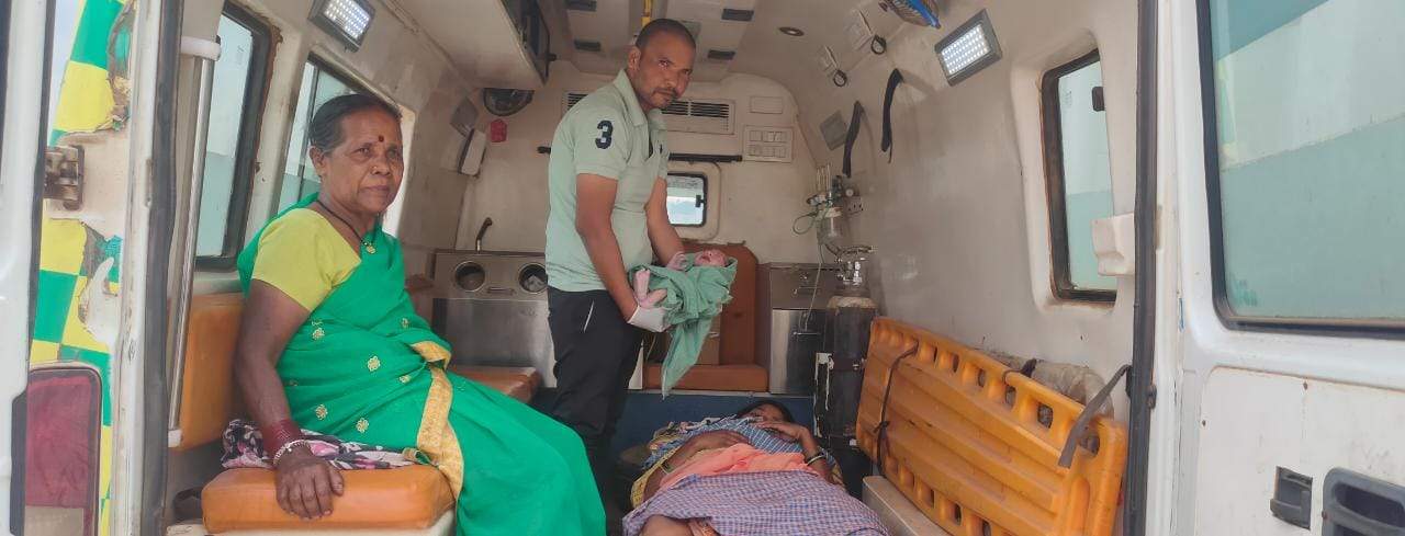 108 एम्बुलेंस के ईएमटी व चालक की सूझबूझ से सफल प्रसव 108 एम्बुलेंस के ईएमटी व चालक की सूझबूझ से सफल प्रसव