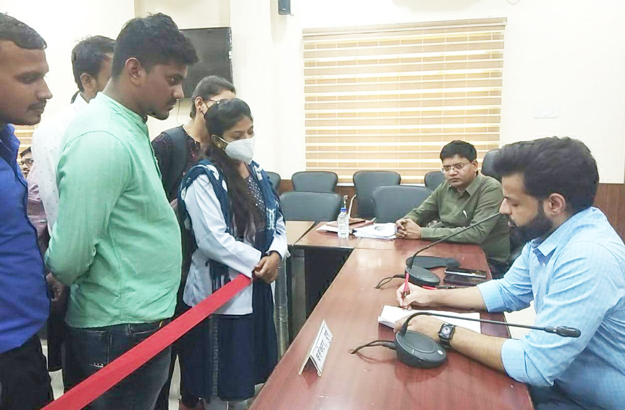 राज्य खेल अलंकरण से सम्मानित दिव्यांग संगीता ने रोजगार के लिए जनदर्शन में मांग की राज्य खेल अलंकरण से सम्मानित दिव्यांग संगीता ने रोजगार के लिए जनदर्शन में मांग की