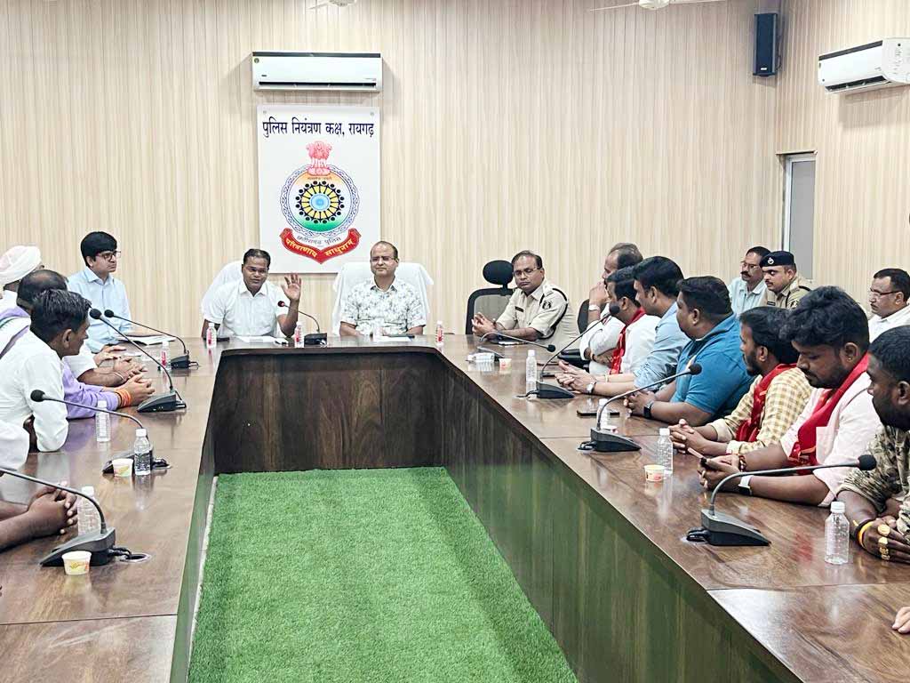 रामनवमी की शोभायात्रा को लेकर कलेक्टर व एसपी ने ली शांति समिति की बैठक