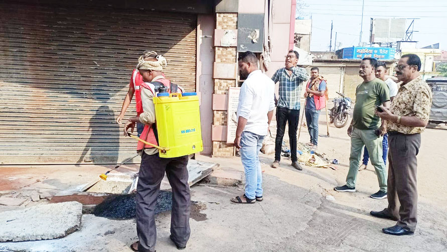 दुर्ग निगम क्षेत्र में वार्ड वार हो रही है नालियों की निरंतर सफाई दुर्ग निगम क्षेत्र में वार्ड वार हो रही है नालियों की निरंतर सफाई