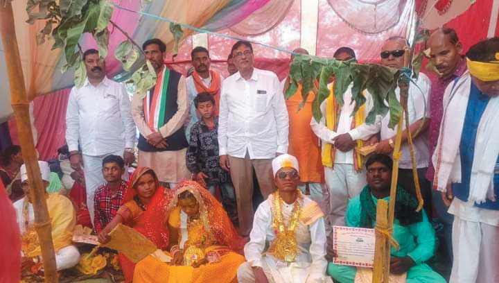 आदिवासी समाज के 28 जोड़े परिणय सूत्र में बंधे