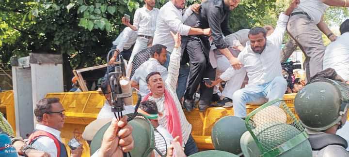 छग से भी संसद घेराव में पहुँचे युकां नेता छग से भी संसद घेराव में पहुँचे युकां नेता