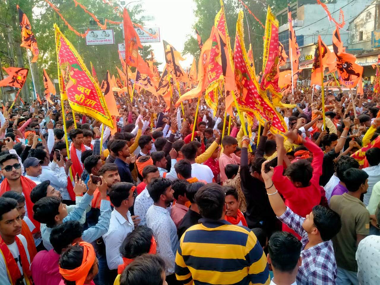 श्रीराम की शोभा यात्रा निकाली, जगह-जगह पुष्पवर्षा कर स्वागत श्रीराम की शोभा यात्रा निकाली, जगह-जगह पुष्पवर्षा कर स्वागत