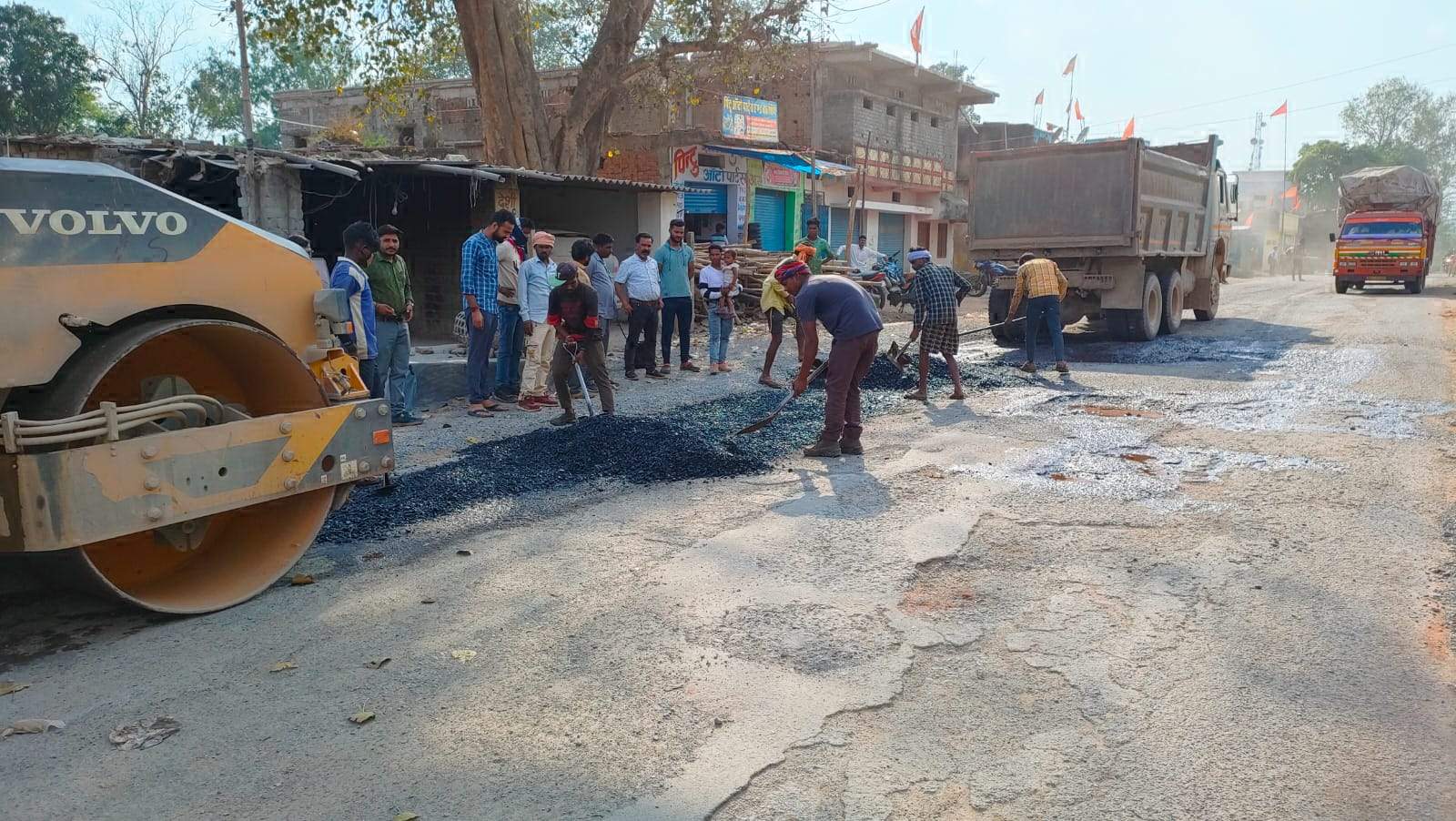 जर्जर राजपुर-कुसमी मार्ग की मरम्मत शुरू