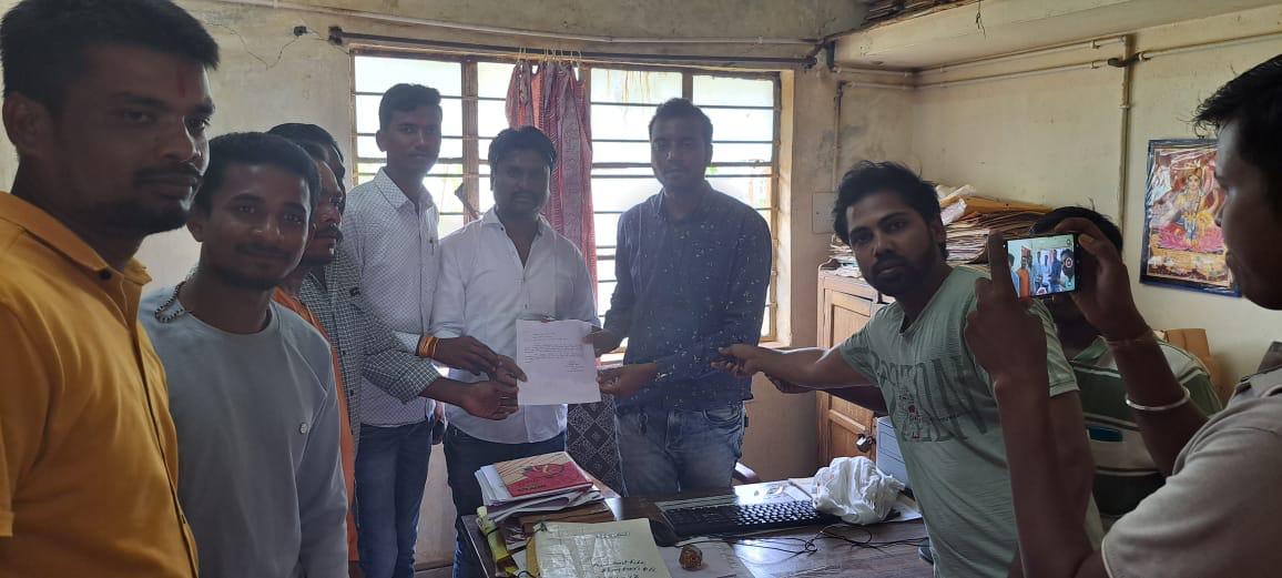 ट्रांसफार्मर खराब, गांवों में 7 दिनों से बिजली गुल, सौंपा ज्ञापन