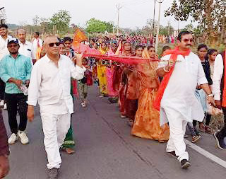शिवसेना ने निकाली विशाल चुनरी यात्रा