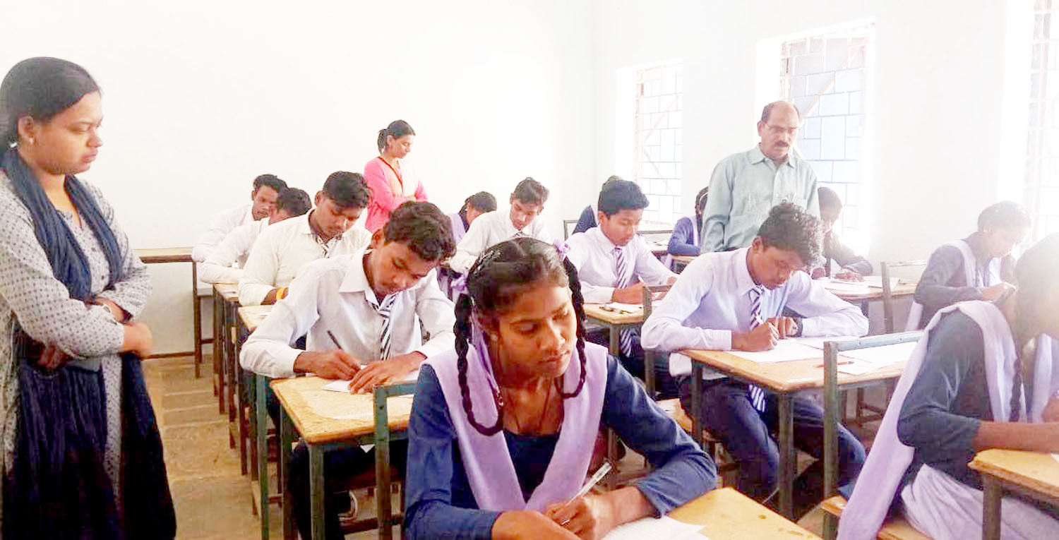 उडऩदस्ता दल ने किया परीक्षा केन्द्रों का निरीक्षण उडऩदस्ता दल ने किया परीक्षा केन्द्रों का निरीक्षण