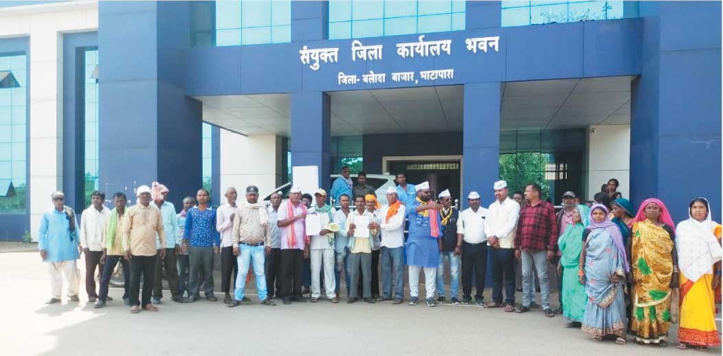 सीमेंट कंपनी से प्रभावित किसानों ने लगाई मदद की गुहार सीमेंट कंपनी से प्रभावित किसानों ने लगाई मदद की गुहार
