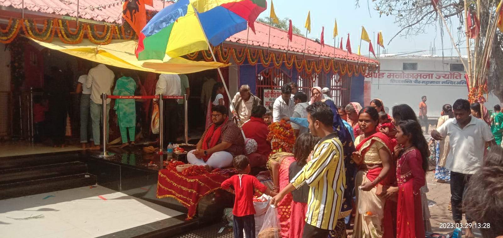 महाअष्टमी पर देवी मंदिरों में उमड़े भक्त, माता से मांगा आशीर्वाद महाअष्टमी पर देवी मंदिरों में उमड़े भक्त, माता से मांगा आशीर्वाद