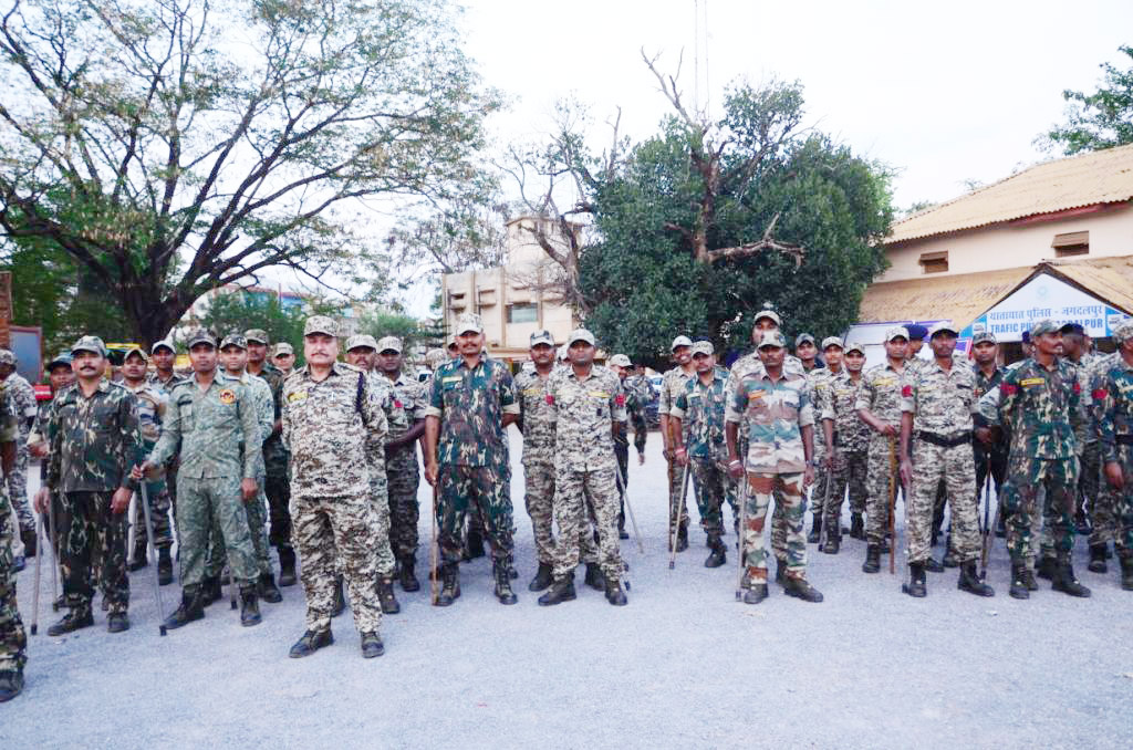 जिला एवं पुलिस प्रशासन का फ्लैग मार्च