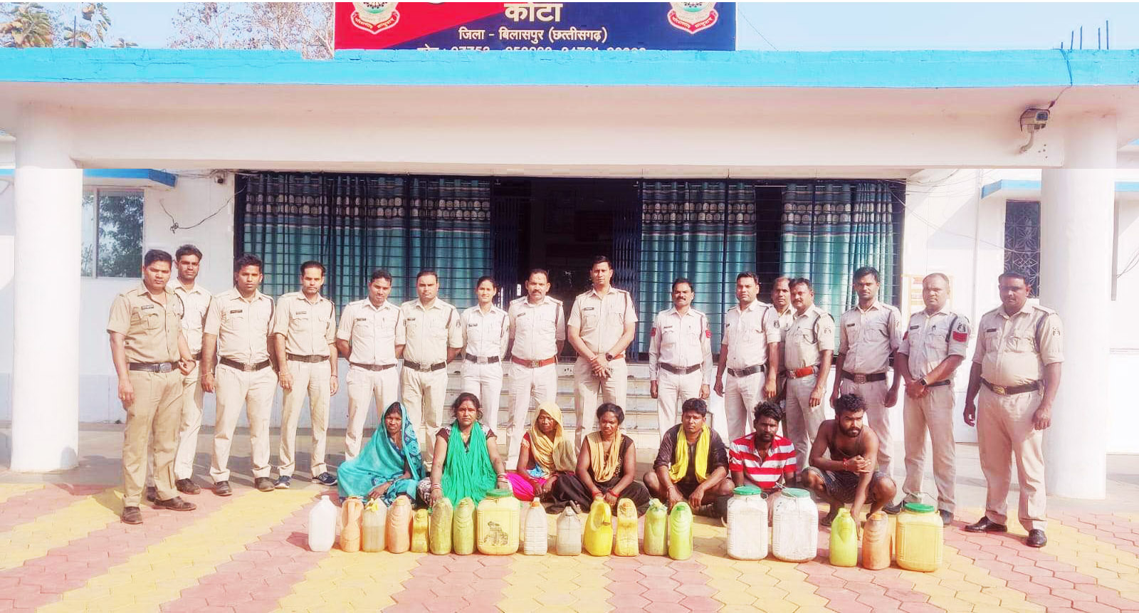 अवैध महुआ शराब बेचने वाले 4 महिला सहित 7 गिरफ्तार