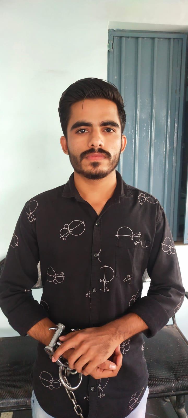 बच्चों की अश्लील फोटो वायरल करने वाला युवक गिरफ्तार