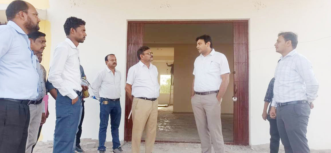 कलेक्टर ने किया नवोदय विद्यालय सहित विभिन्न शासकीय कार्यालयों का निरीक्षण कलेक्टर ने किया नवोदय विद्यालय सहित विभिन्न शासकीय कार्यालयों का निरीक्षण