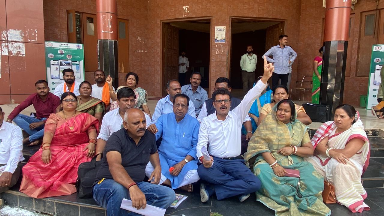 महापौर गऱीबी हटाने की बजाय गरीबों को हटाने में लगी- नेता प्रतिपक्ष संजय महापौर गऱीबी हटाने की बजाय गरीबों को हटाने में लगी- नेता प्रतिपक्ष संजय