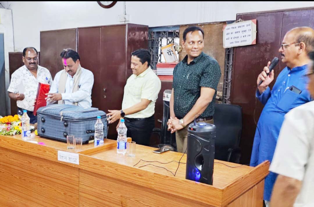 आयुक्त ने सेवानिवृत्त कर्मियों के उज्ज्वल  व सुखद भविष्य की कामना की