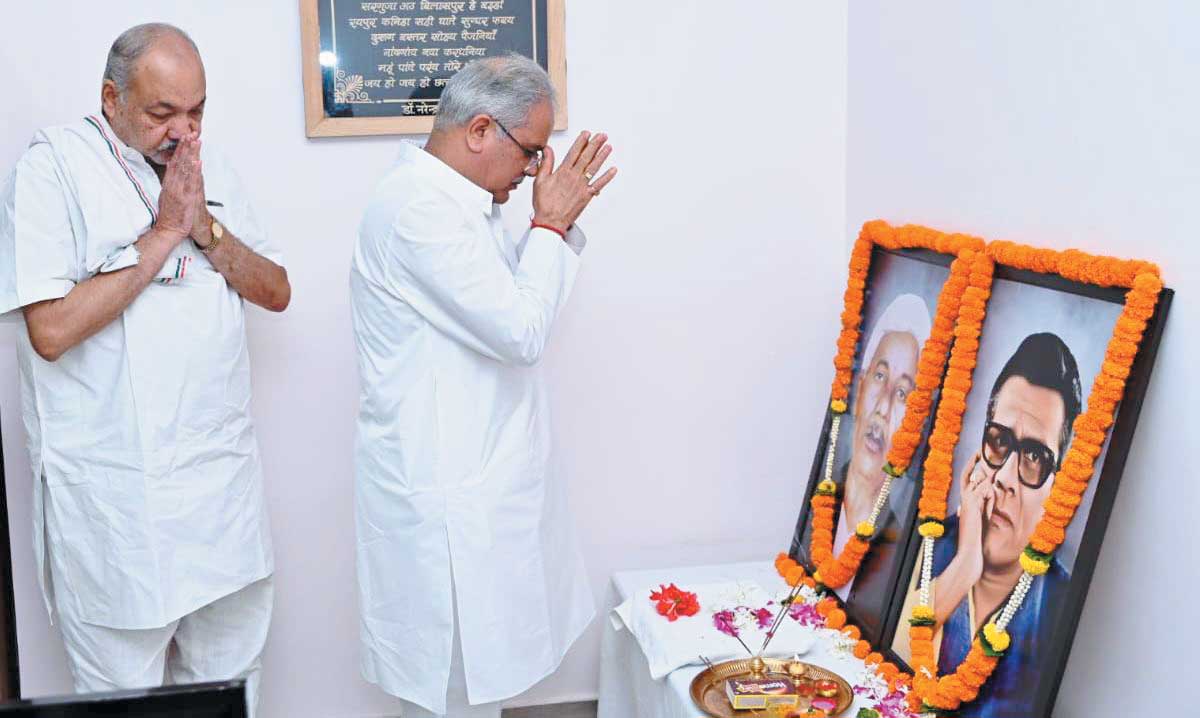 बघेल और चौबे ने महंत-मंदराजी को किया नमन