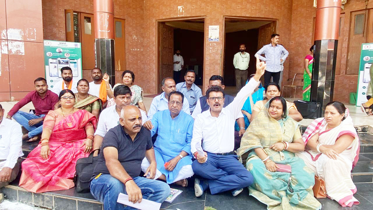 महापौर गरीबी हटाने की बजाय गरीबों  को हटाने में लगी- नेता प्रतिपक्ष संजय 