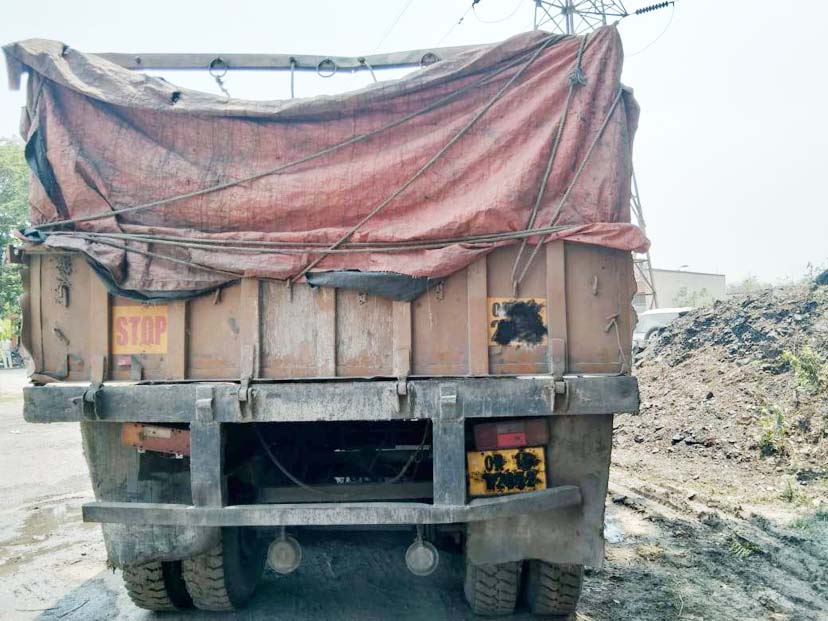 बोगस नंबर प्लेट लगे ट्रेलर पर कार्रवाई